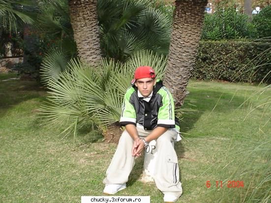 prietenii mei .cunoscuti sau ..tat is` darca tat b.boys unul dupa altul .dc aparea cel de`al 3-lea