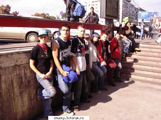 prietenii mei .cunoscuti sau ..tat is` tupeu crew.moama imi place poza asta...e facuta fata TheSpiritOfHate