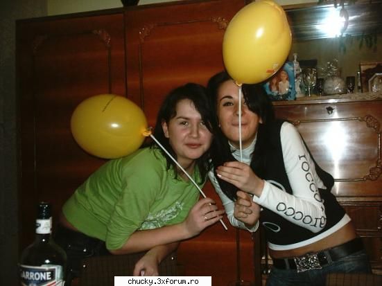 ii bine atunci bine k ai de unde alege ...doua din vecinukale mele ..andreea si prietenii mei