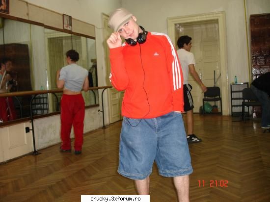 prietenii mei .cunoscuti sau ..tat is` just the cool me.... TheSpiritOfHate