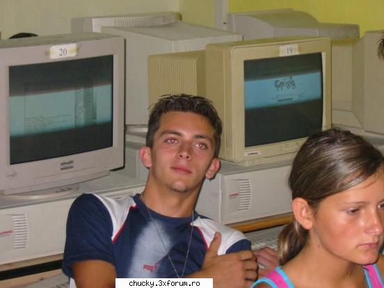 Prietenii mei .cunoscuti sau nu ..tat ei is` - Tot Banana (Vartan) da aici e tare ingandurat - Poze